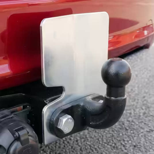 Towbar with a bumper protection plate fitted between the faceplate and the towball