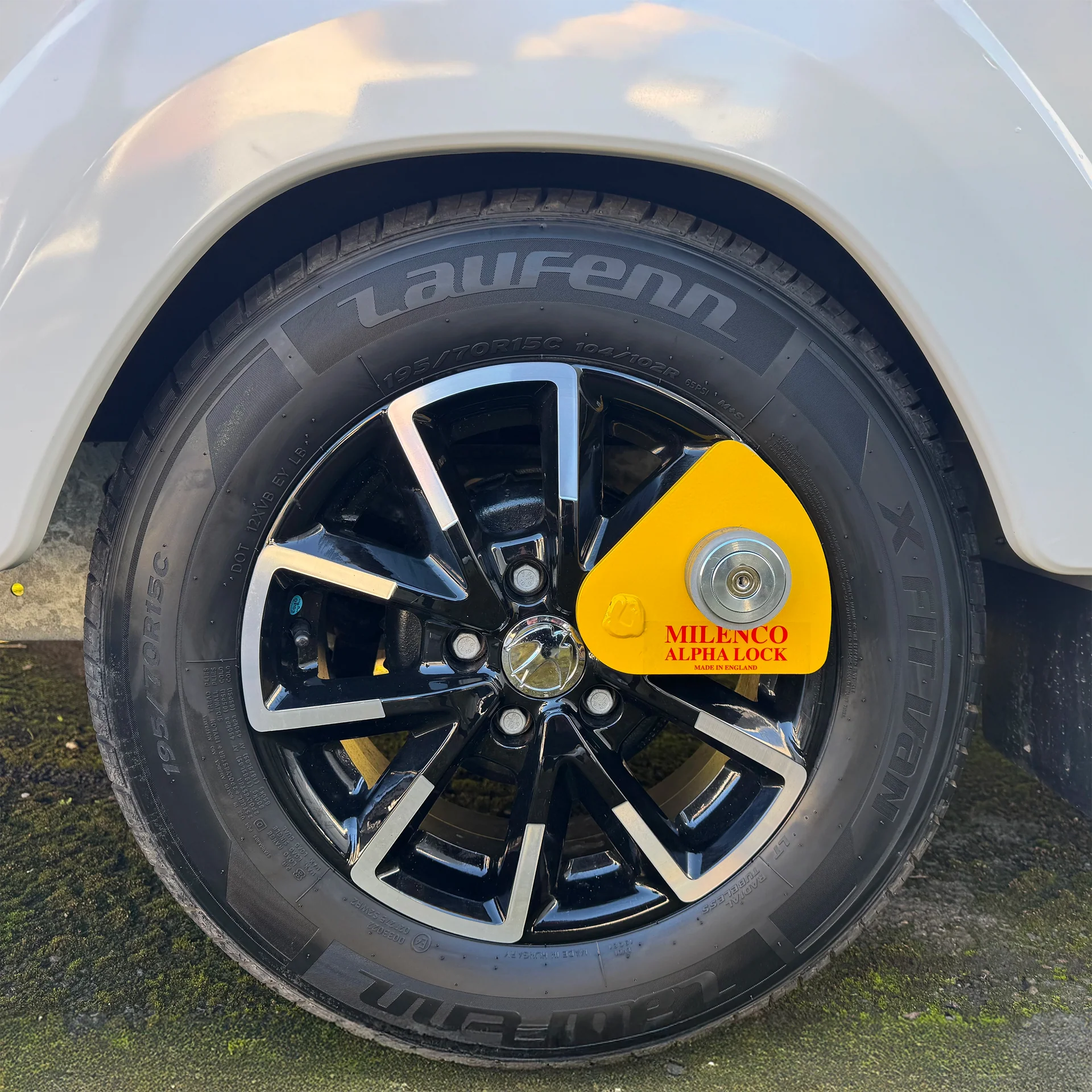 Milenco Alpha Diamond Caravan Wheel Lock Wheelclamp