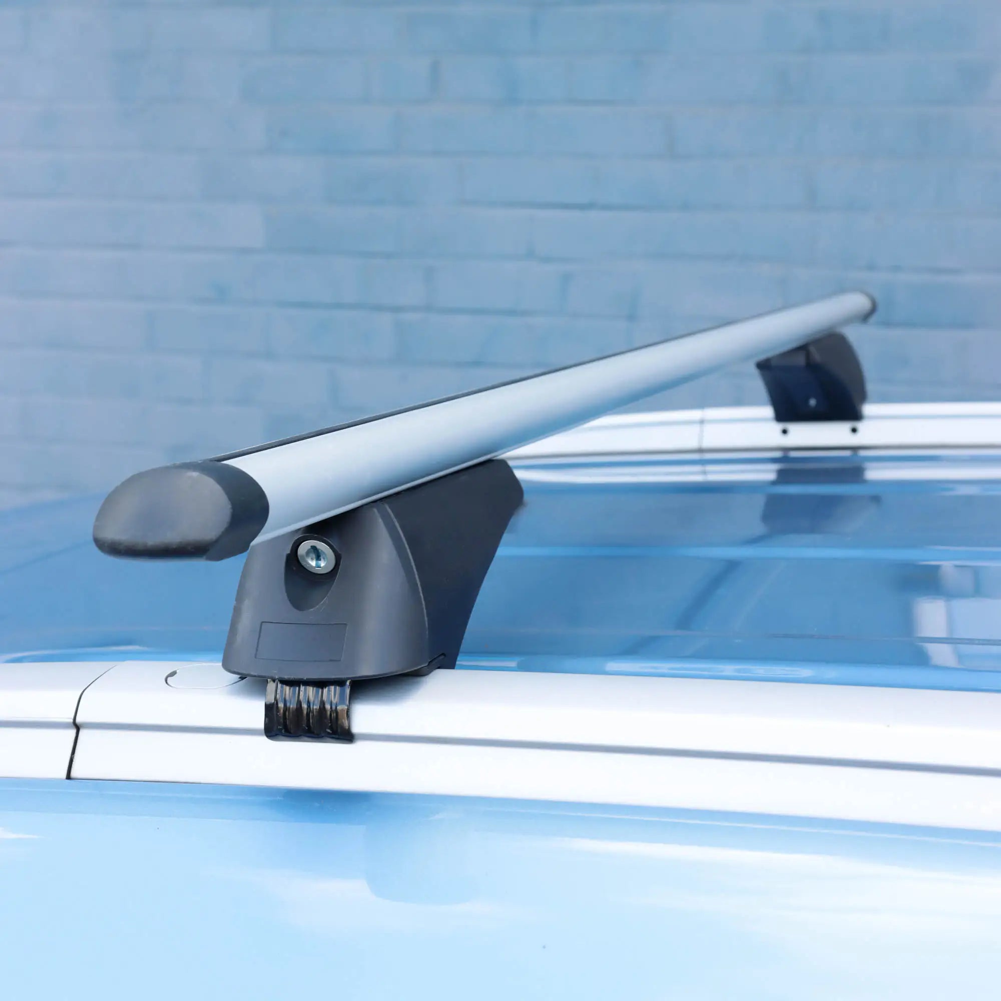 Aluminium Roof Bars for Flush/Closed Roof Rails - 135cm