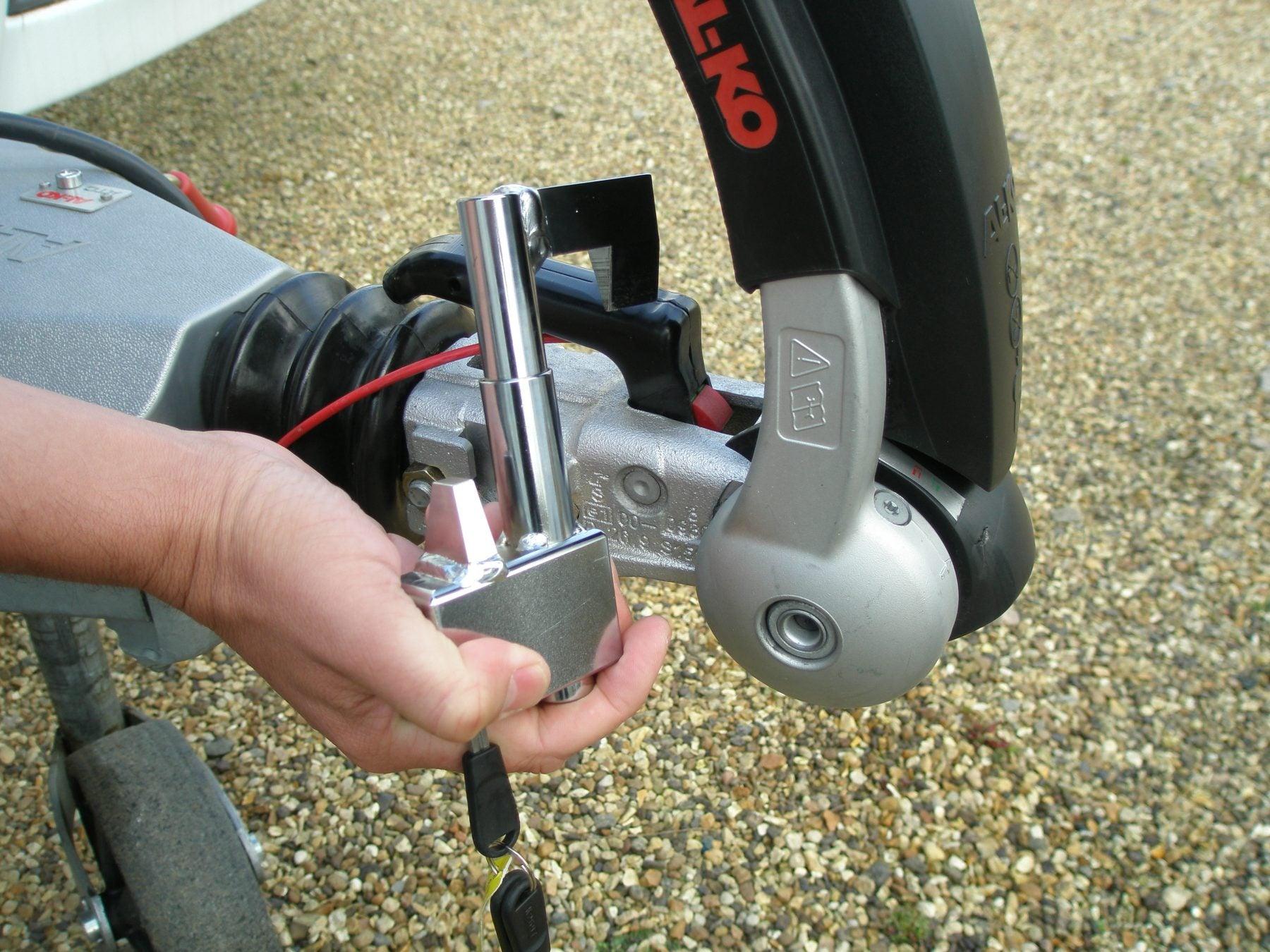 Milenco Compact AKS 3004 Hitchlock - Sold Secure Gold - Towsure