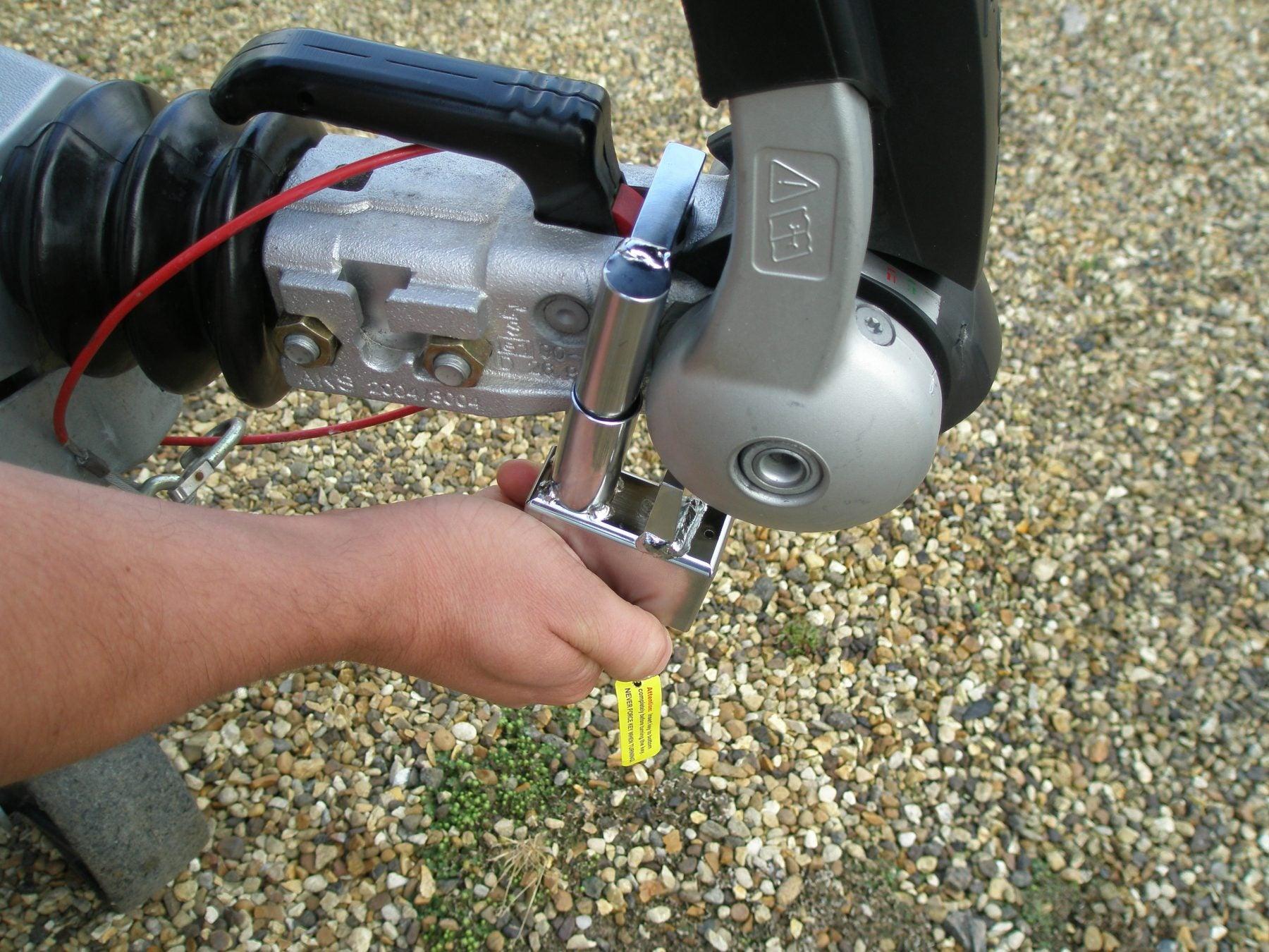 Milenco Compact AKS 3004 Hitchlock - Sold Secure Gold - Towsure