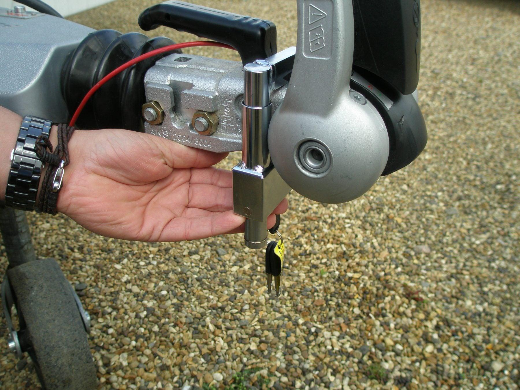 Milenco Compact AKS 3004 Hitchlock - Sold Secure Gold - Towsure