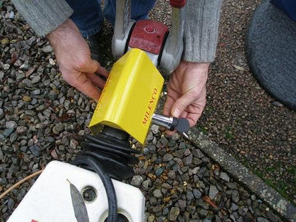 Milenco Lightweight Hitchlock ALKO 3004 - Towsure